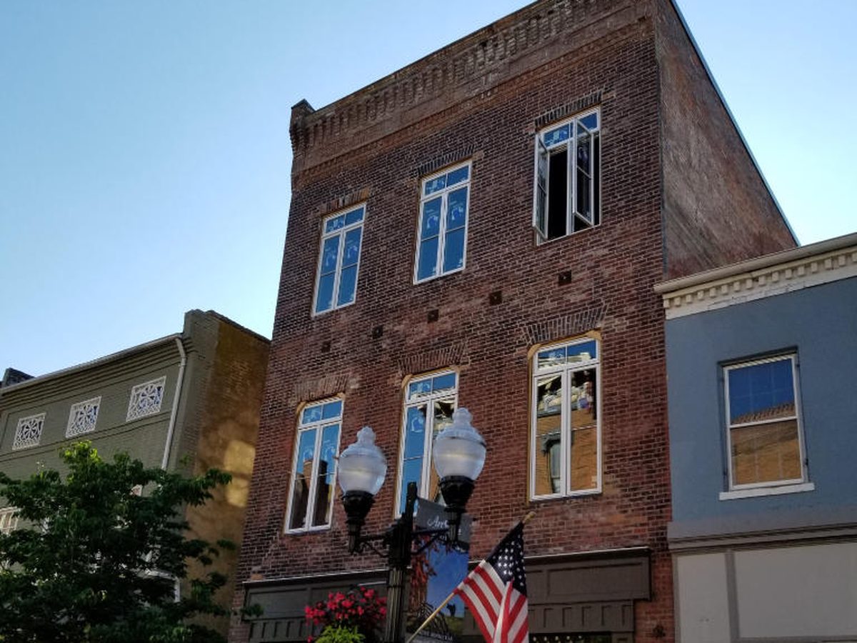 Three story brick storefront at 160 N Loudoun Street on the Old Town Winchester walking mall